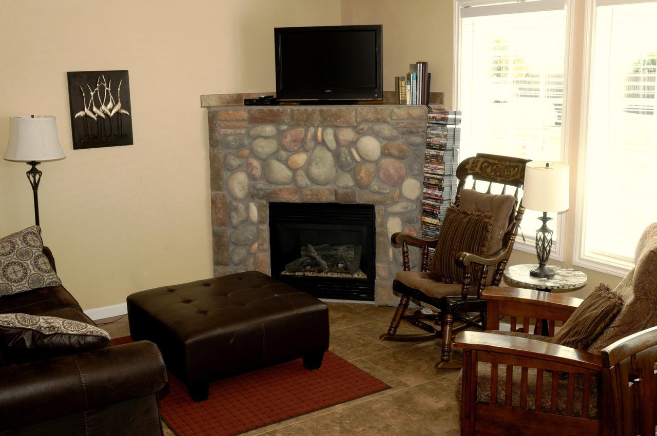 Collins Inn & Seaside Cottages (Adults Only) Ocean Shores Extérieur photo