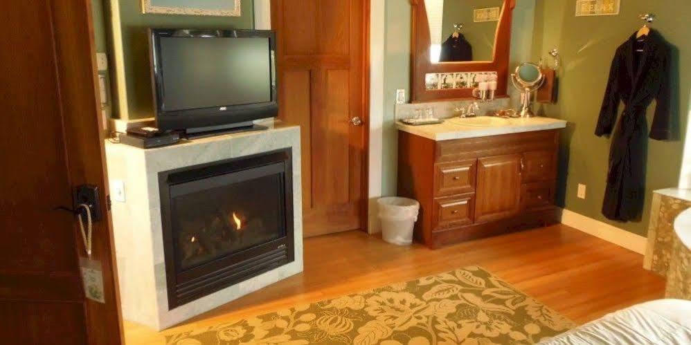 Collins Inn & Seaside Cottages (Adults Only) Ocean Shores Extérieur photo