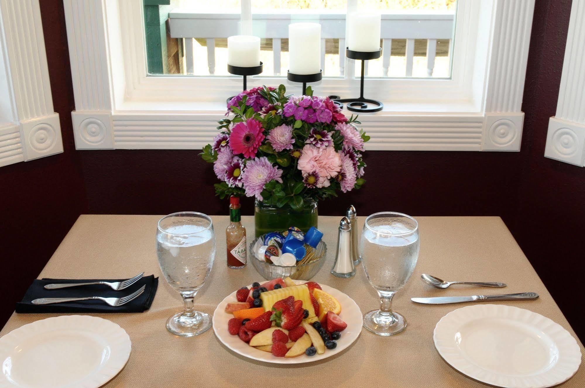 Collins Inn & Seaside Cottages (Adults Only) Ocean Shores Extérieur photo